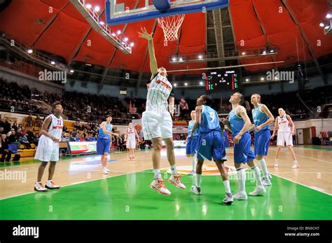 Candace parker dunk hi-res stock photography and images - Alamy