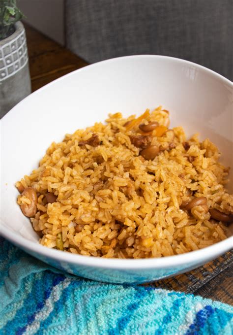 Dominican Moro (Brown Rice with Beans) - Belqui's Twist