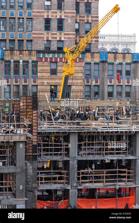 Highrise Building Construction Site, with tradesmen, NYC, USA Stock Photo - Alamy