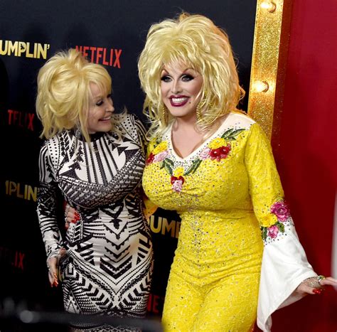 Dolly Parton With Drag Queen at Dumplin' Premiere | POPSUGAR Celebrity UK