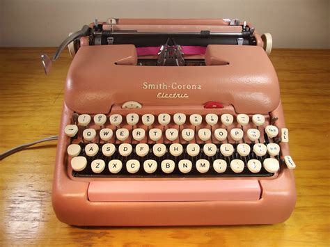 oz.Typewriter: Smith-Corona 5TE Electric Keyboard Portable Typewriter: Restored and In The Pink