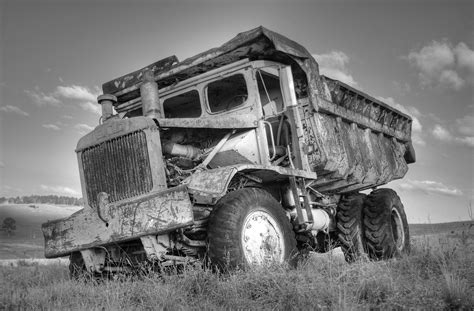 File:Old dump truck.jpg - Wikimedia Commons