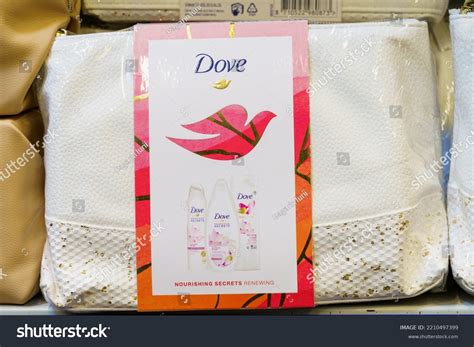 Dove Gift Set Women On Store Stock Photo 2210497399 | Shutterstock