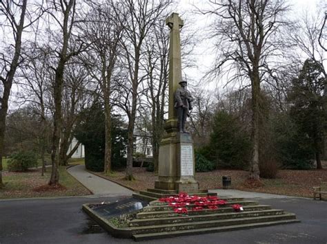 War Memorial Tredegar - Tredegar - TracesOfWar.com