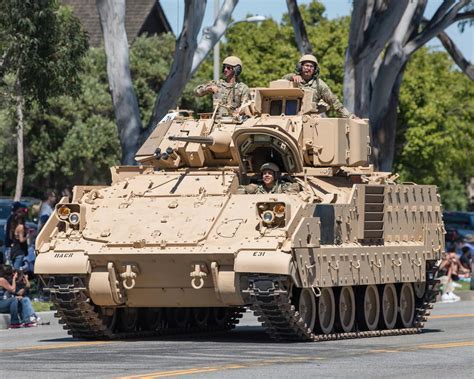 To replace the BMP-1 and M113: the US will hand over 300 M2A2 Bradley ODS-SA infantry fighting ...