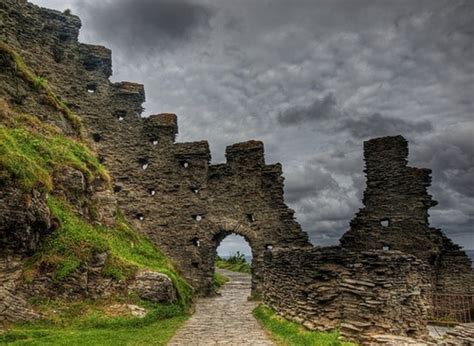 Tintagel Castle ruins, Cornwall, England photo on Sunsurfer