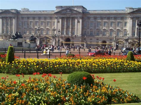 Buckingham Palace | Buckingham palace, Beautiful places, Favorite places