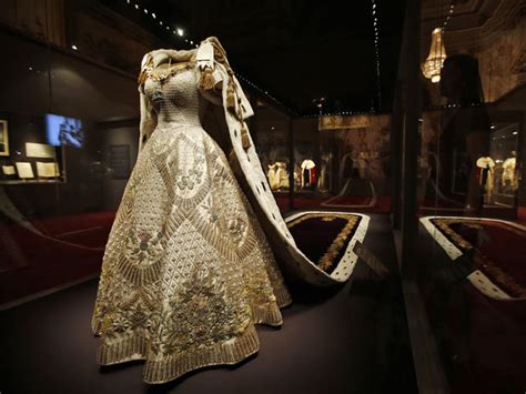 Queen Elizabeth II's coronation regalia on display - Photo 1 - Pictures - CBS News