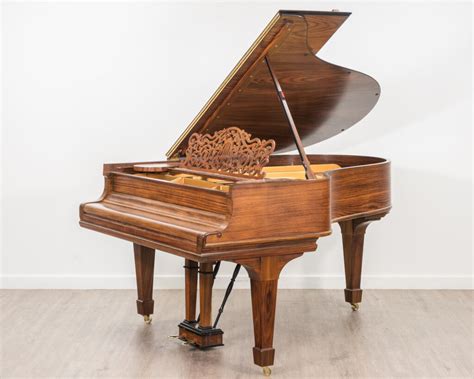 ĐỘC ĐÁO: Steinway Model O 180 - Gỗ trong BST Crown Jewels