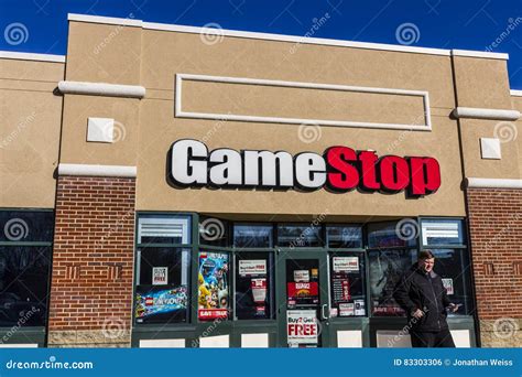 Lafayette - Circa December 2016: GameStop Strip Mall Location. GameStop ...