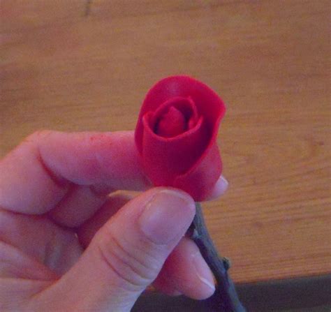 How to Create a Rose With Modeling Clay - FeltMagnet