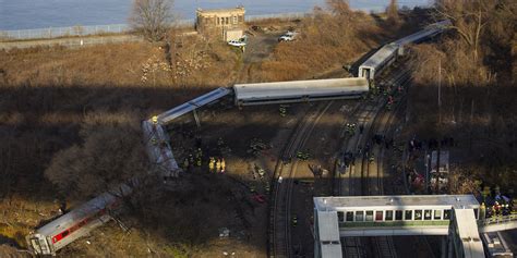 Metro North Train Derails In New York City | HuffPost