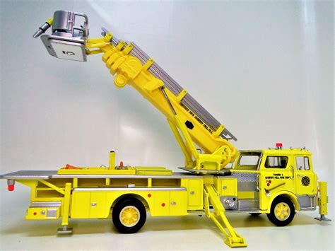 Vintage Classic Antique Red Fire Engine Truck Metal Tower Model Car ...