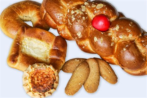 Greek Easter Bread With Red Eggs (Lambropsomo) | Recipe | Greek easter bread, Easter, Easter recipes