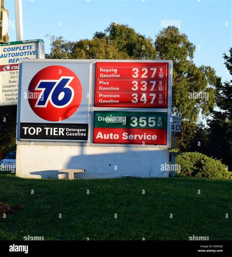 76 gas station hi-res stock photography and images - Alamy