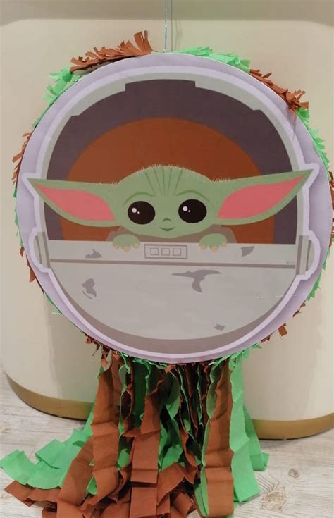 Pinata Baby Yoda - Celebrations Palace