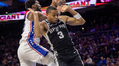 Spurs hand 76ers third straight loss to open season, 114-105