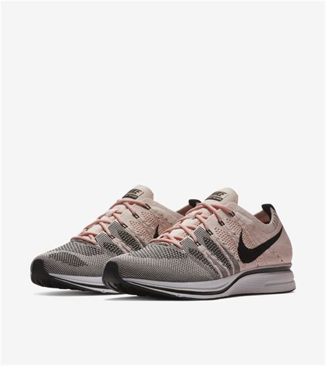 Nike Flyknit Trainer 'Sunset Tint'. Nike SNKRS