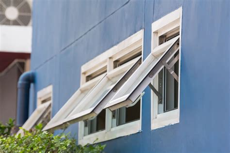 8 Pros and Cons of Awning Windows | Long Home