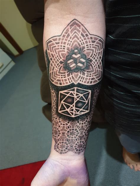 Dotwork tesseract and mandala. 6 hours session, done by Swirly Sinatra ...