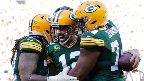 Green Bay Packers: Aaron Rodgers explodes for 6 TDs in rout of Raiders