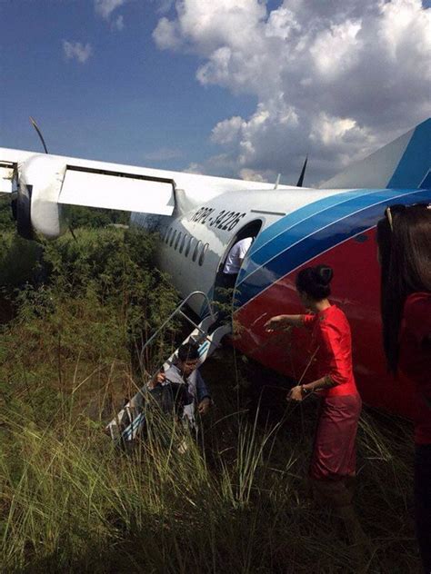 Incident: Lao Skyway MA60 at Vientiane on Nov 13th 2015, runway excursion on landing