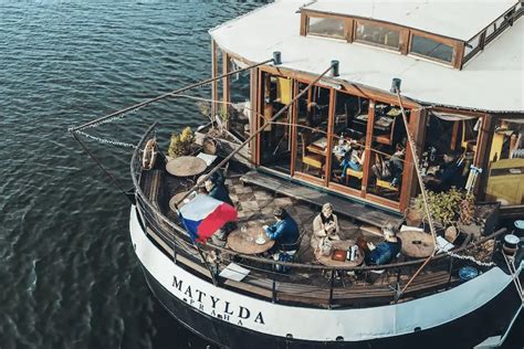 7 tips for opening a floating restaurant on a boat