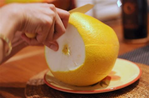 How To Peel A Pomelo, Pummelo or Melogold | DopamineJunkie.org