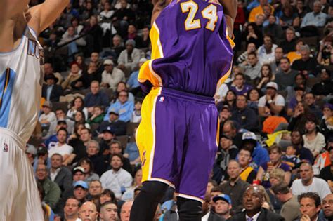 Kobe Bryant Passes Shaquille O'Neal On NBA's All-Time Scoring List ...