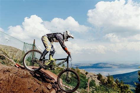 13 Tips To Improve Your Downhill Mountain Biking