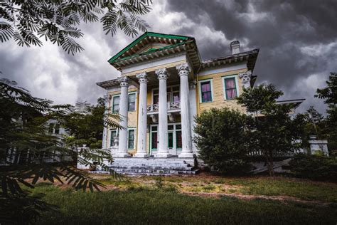 The Famous “Notebook” Mansion Abandoned from Last 221 Years Leaves TikTok in a Frenzy! - The ...