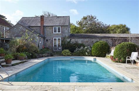 Isle of Wight Holiday Cottages with Swimming Pools | Classic Cottages