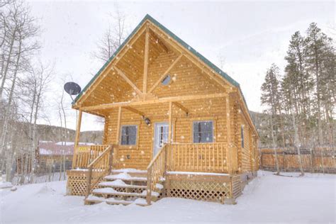 Wyoming Winter Cabin Stay 10 Essential Packing List | Visit Laramie