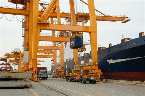 Shore Crane Loading Containers in Freight Ship Editorial Photo - Image of carrier, high: 73339691