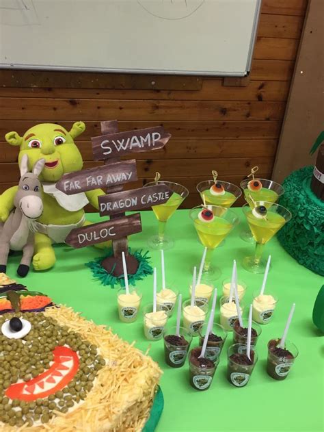 Pin by Micaela Brousset Sanchez on 16 | Shrek cake, Shrek wedding, Bday party theme