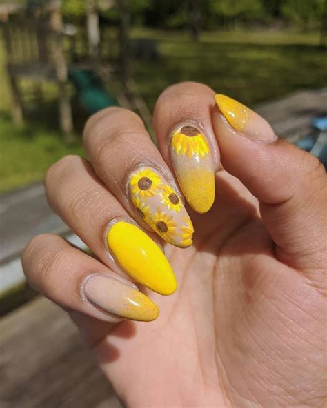 46 Beautiful Acrylic Short Sunflower Nails Art Designs In Summer - Lily Fashion Style