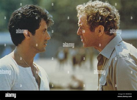 VICTORY (1981) ESCAPE TO VICTORY (ALT) SYLVESTER STALLONE, MICHAEL CAINE VIC 011 Stock Photo - Alamy