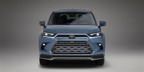 View Photos of the 2024 Toyota Grand Highlander