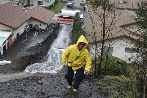 Heavy rain in California prompts mudslide fears, evacuations - CBS News