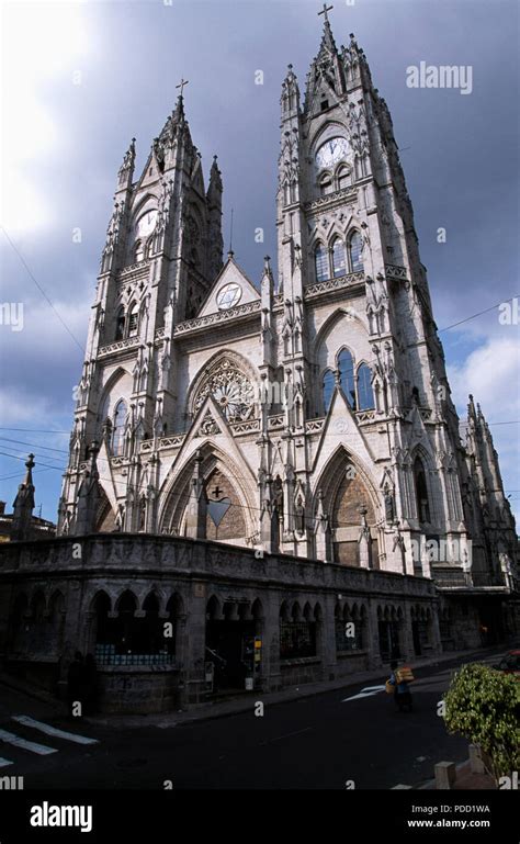 Basílica del Sagrado Corazón de Jesús en Quito, Ecuador Fotografía de ...