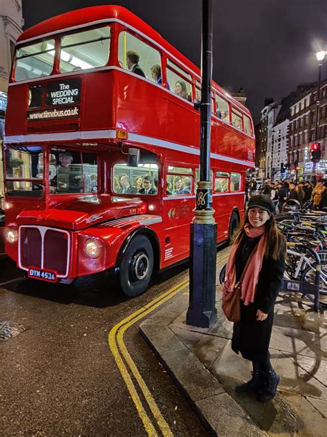 The history of red buses. — Red Bus English