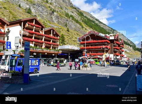 Zermatt train station hi-res stock photography and images - Alamy