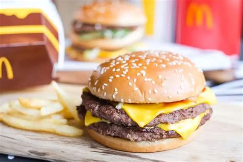 Hearty McDonald's Quarter Pounder Copycat Recipe - TheFoodXP