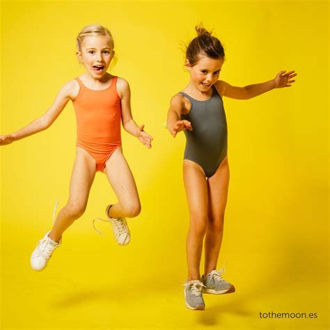 To the moon bañadores para niñas y niños. To the moon swimsuits for ...