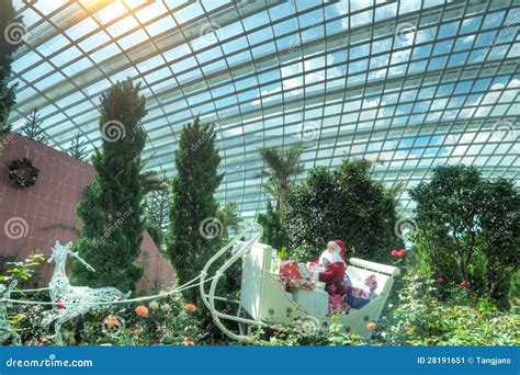 Gardens by the Bay, Flower Dome: Christmas Editorial Photo - Image of decorations, sleigh: 28191651