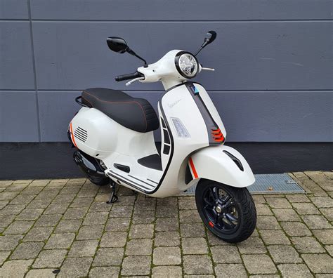 Vespa 300 Super Sport 2024 - Tildi Gilberte