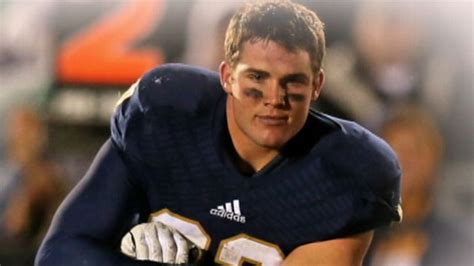 Ridiculously Photogenic Football Player, Notre Dame's Cam McDaniel ...