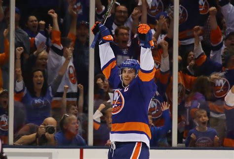 New York Islanders Fans Celebrate Nassau Coliseum Homecoming