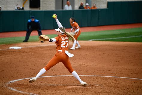 Texas softball welcomes spring transfers, builds experienced roster – The Daily Texan