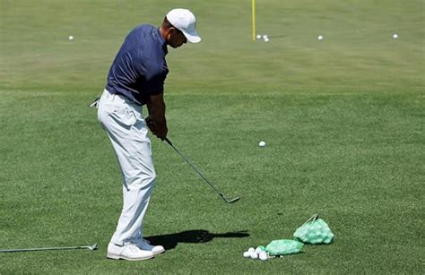 What golf shoes does Tiger Woods wear? - GolfGETUP